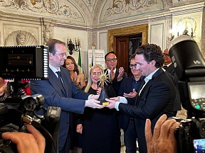 Il 19 settembre l'Ambasciatore Alexey Paramonov ha preso parte alla cerimonia di consegna del Premio «Sole di Napoli»