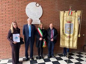 A Sarzana (SP) l'Ambasciatore Sergey Razov ha inaugurato una targa in memoria dei bambini uccisi dai terroristi a Beslan