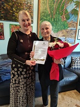 I diplomatici dell'Ambasciata Russa in Italia si sono tradizionalmente congratulati con i veterani russi per il Giorno della Vittoria